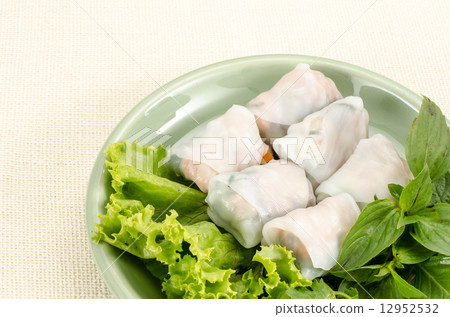 Fresh noodle spring roll 12952532