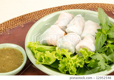Fresh noodle spring roll 12952546