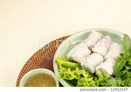 Fresh noodle spring roll 12952547