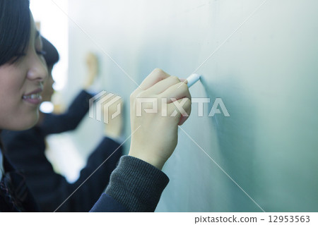 高中生上課 12953563