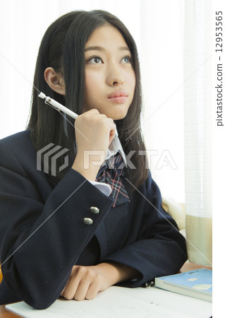 高中生上課 12953565