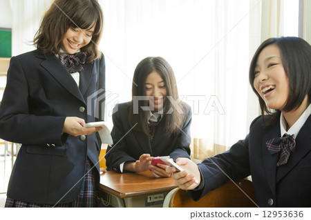 School girls with break time 12953636