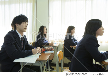 高中生上課 12953666