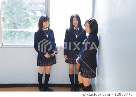 High school students chatting at the landing 12953773