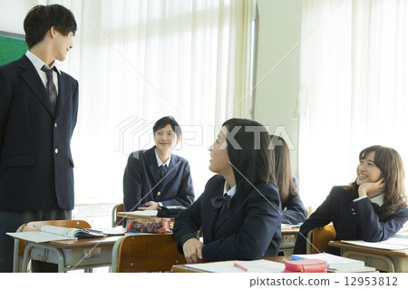 高中生在課堂上 高中生在課堂上 12953812