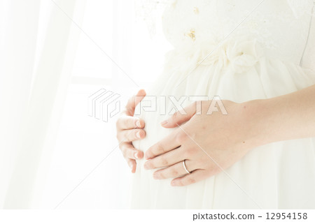 The stomach of a pregnant bride The stomach of a pregnant bride 12954158
