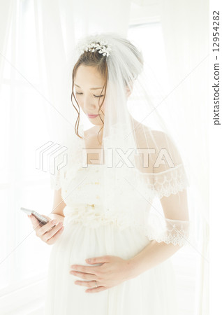 手機和懷孕的新娘 12954282