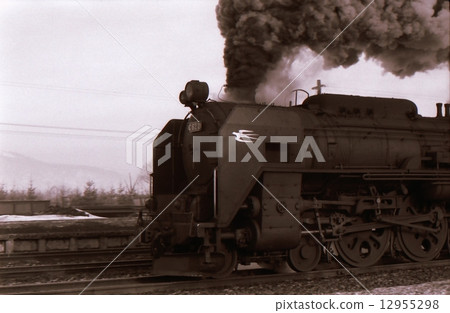 C622 towing ordinary train departures from Onuma station Showa 45 12955298