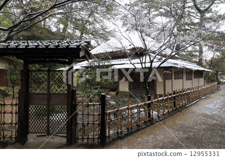 Special scenic spot Winter in Kuribayashi Park, Tea room "Hibiatei" 12955331