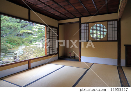 Special scenic spot "Ritsurin Koen" Tea ceremony room at Sukui Tatei (winter) 12955337