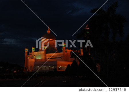 Old Mosque (Omar · Ali · Saifuden · Mosque) (Bandar Seri Begawan (BSB) / Brunei) 12957846