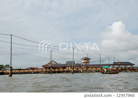 Brunei River / Seaplane Village (Kampong Ayl) (Bandar Seri Begawan / Brunei) 12957960