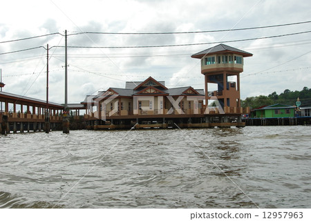 Brunei River / Seaplane Village (Kampong Ayl) (Bandar Seri Begawan / Brunei) 12957963