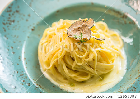 Dish of pasta with truffle 12959398