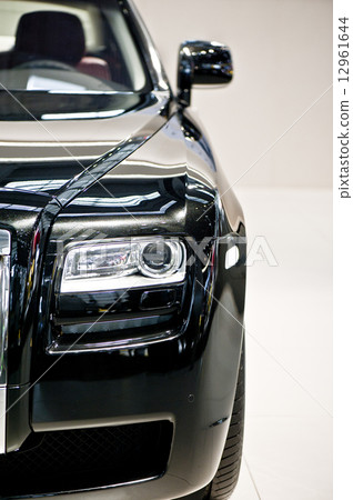 luxury car 12961644