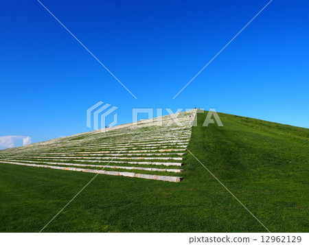 Moerenuma Park Play Mountain Moerenuma Park Play Mountain 12962129
