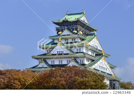 Osaka Castle castle tower in autumn 12963346