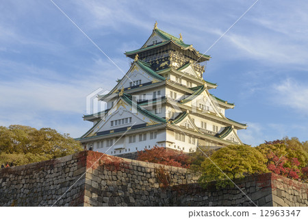 Osaka Castle castle tower in autumn 12963347