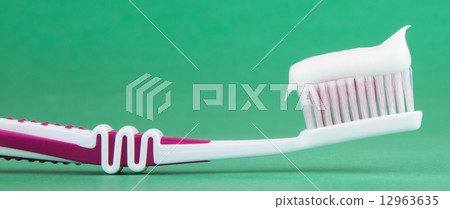 toothbrush with toothpaste 12963635