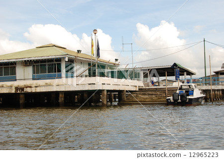 Brunei River / Seaplane Village (Kampong Ayl) (Bandar Seri Begawan / Brunei) 12965223