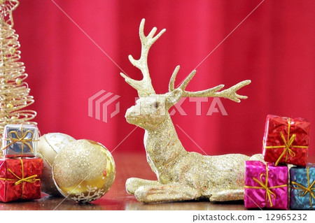 Reindeer and gifts indoors 12965232