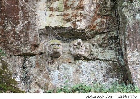Tengu over Tengu rock on the left opposite Kompira-san Okusha. 12965470