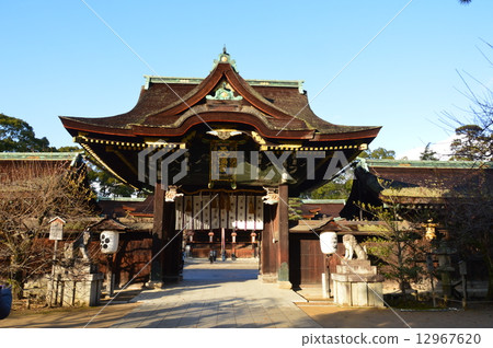"Sanko gate (middle gate)" in Kitano Tenman-gu Shrine (Bamboo-cho, Kamigyo-ku, Kyoto City) 12967620