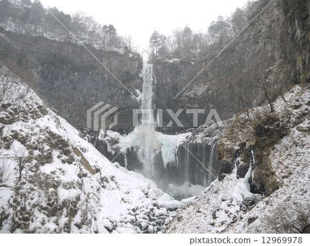 [冬季]華嚴瀑佈在雪中 12969978