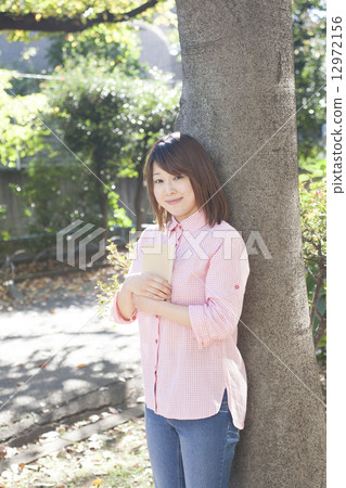 A woman with a book 12972156