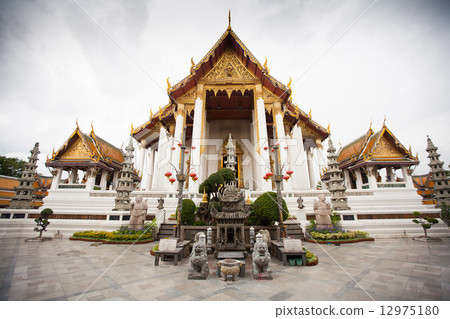 Wat Suthat Thepwararam in Bangkok 12975180