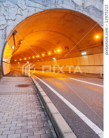 一條隧道 12975213