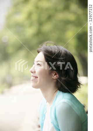 A woman in a line of sight 12977152