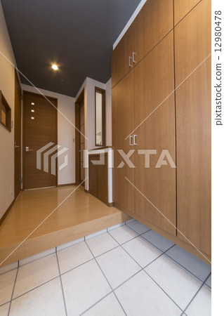 House entrance 12980478