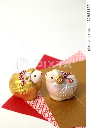 Sheep's ornament 12981155