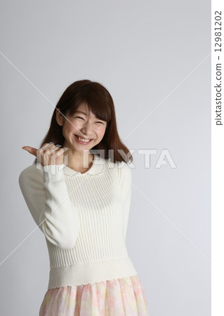A woman posing with a smile 12981202