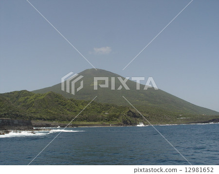 “Hachijojima”(東京八丈町)從近海觀看 “Hachijojima”(東京八丈町)從近海觀看 12981652