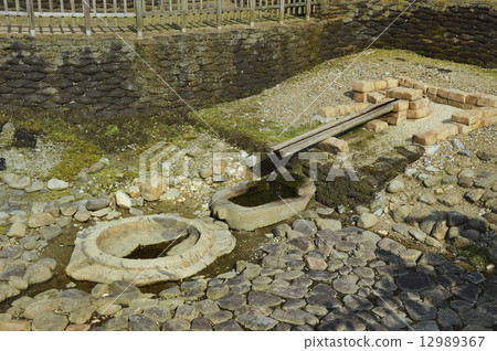 Liquor boat ruins Kamo-shaped stone products Oval stone masonry 12989367