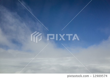 雲彩和天空海 雲彩和天空海 12989574