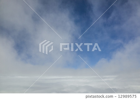 雲彩和天空海 雲彩和天空海 12989575