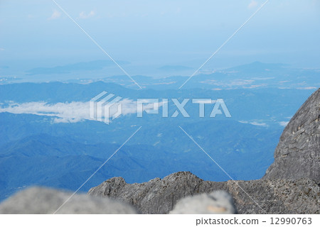 從基納巴盧山/山頂（沙巴/東馬來西亞/婆羅洲島）的視圖 12990763