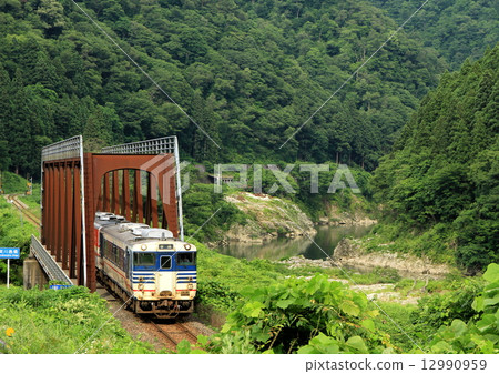 Ban'etsu West Line "Surrounded by the nature of the Agano River" Ban'etsu West Line "Surrounded by the nature of the Agano River" 12990959