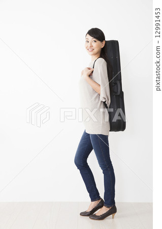 一個女人用小提琴 一個女人用小提琴 12991453