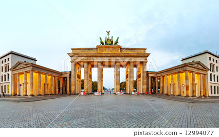 Brandenburg gate panorama in Berlin, Germany 12994077