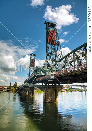 Hawthorne drawbridge in Portland, Oregon 12994164