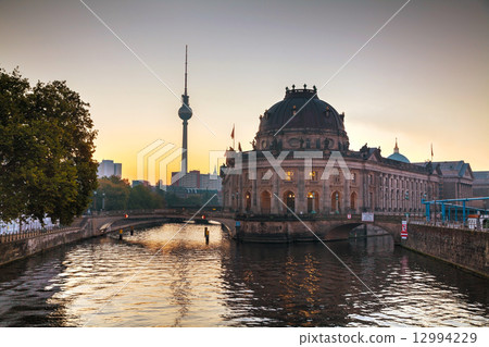 Berlin cityscape early in the morning 12994229
