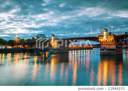 Downtown Portland cityscape at the night time Downtown Portland cityscape at the night time 12994231
