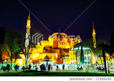 Hagia Sophia in Istanbul, Turkey early in the evening 12994288