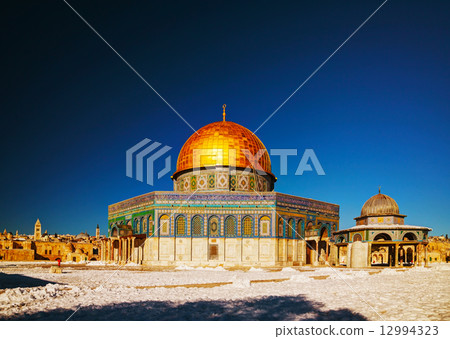 Dome of the Rock mosque in Jerusalem 12994323