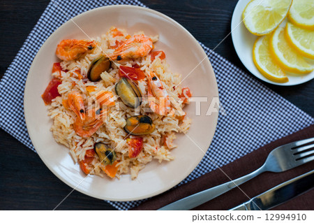 stir fried rice noodles with prawns and mussels 12994910