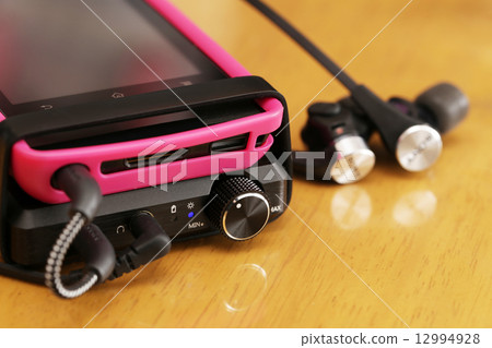 Digital player and portable amplifier 12994928